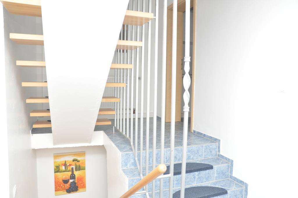 200M² Wohnung In Walldorf - Sap Esterno foto